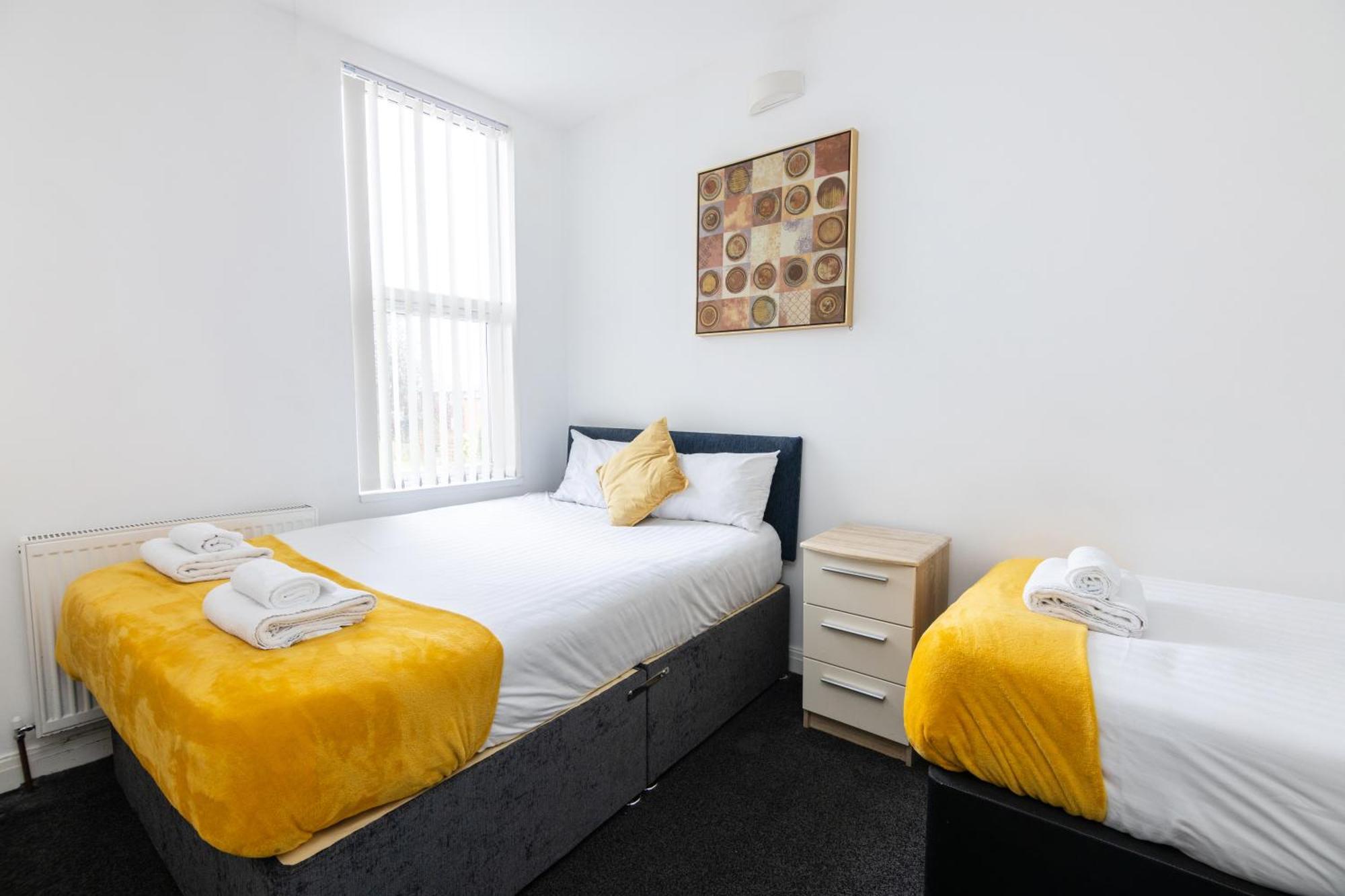 Spacious Apartment Close To City Centre With Free Secure Parking Лідс Екстер'єр фото
